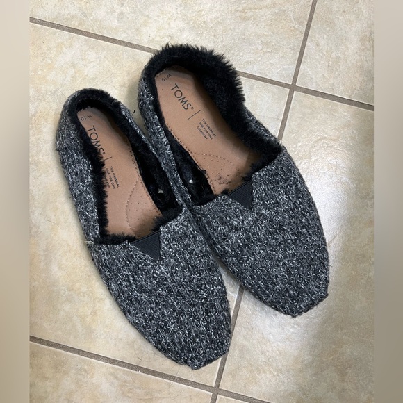 Toms Fur lined slip on shoes size 10 - Picture 1 of 9